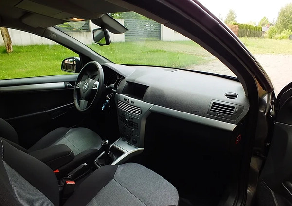 Opel Astra cena 17900 przebieg: 177000, rok produkcji 2010 z Wieleń małe 154
